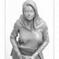 1/24 Resin Model Kit Modern Beautiful Girl Looks at the Sky Unpainted