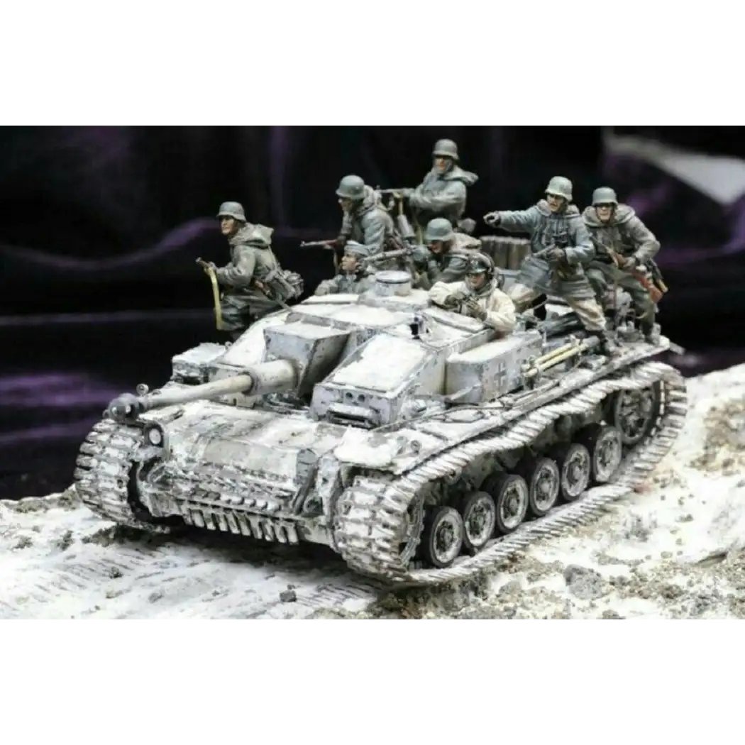 1/35 8pcs Figures Resin Model Kit Winter German Soldiers (no tank) WW2 Unpainted