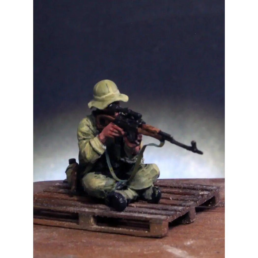 1/35 Resin Model Kit US Army Soldier Sniper takes a Shot Vietnam War Unpainted