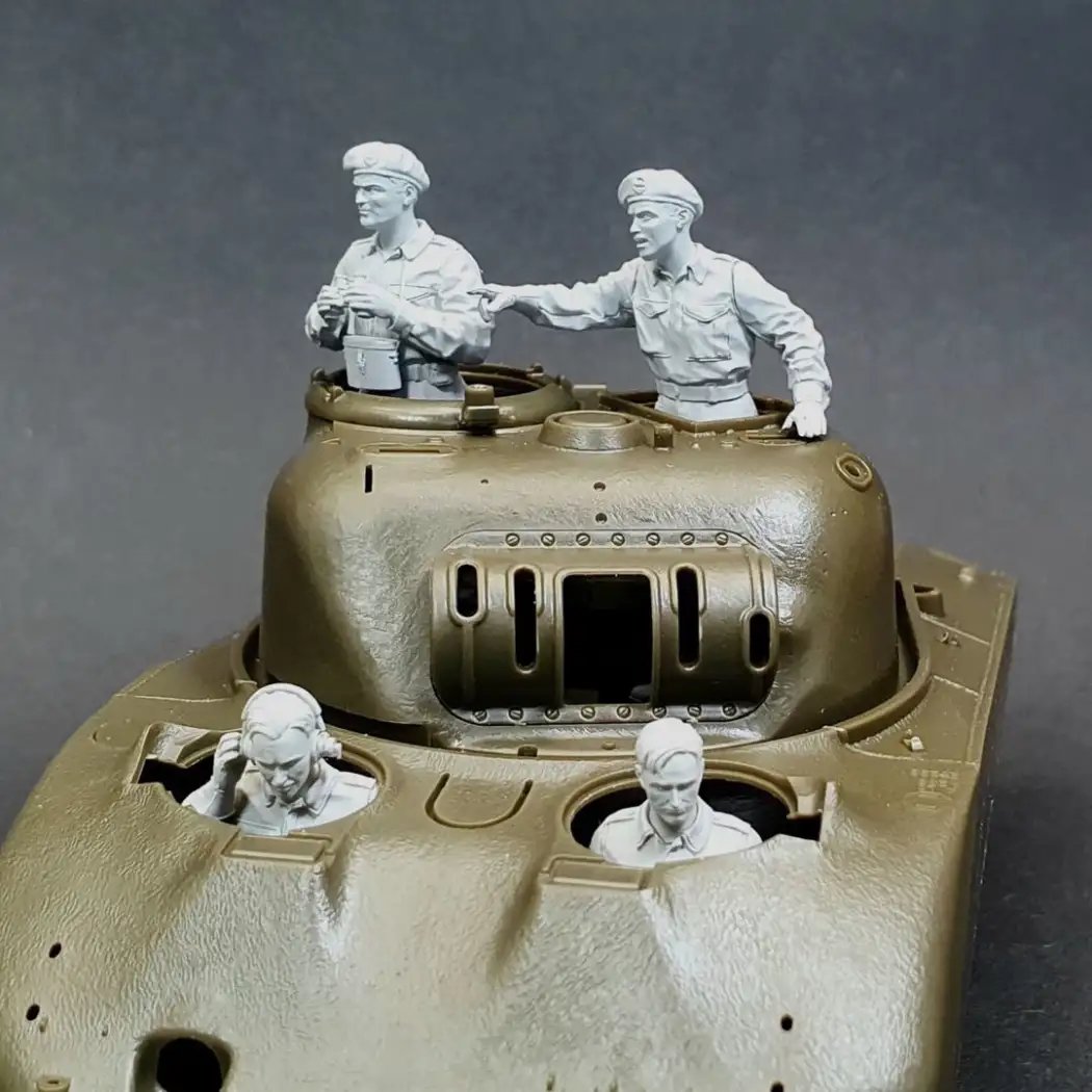 1/35 4pcs Resin Model Kit British Soldiers Tank Crew (no tank) WW2 Unpainted