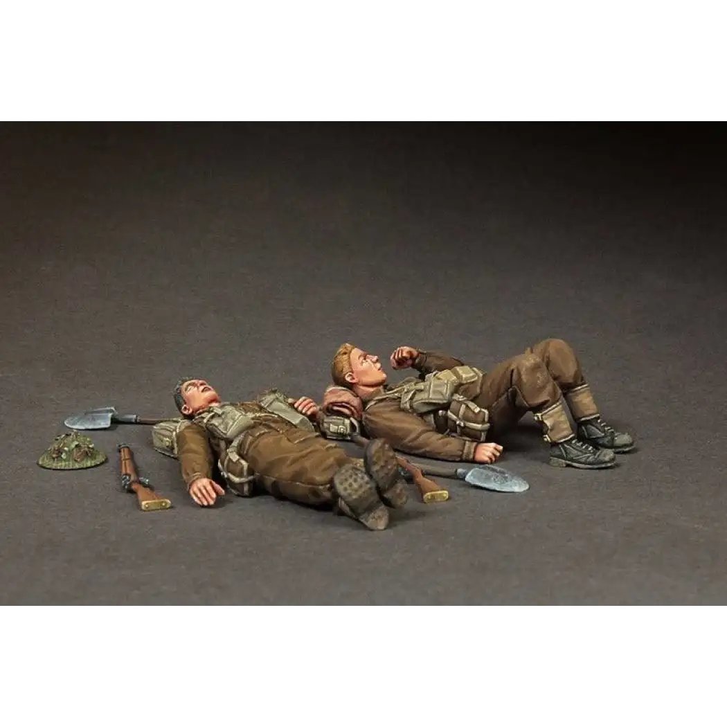 1/35 2pcs Resin Model Kit British Soldiers Infantry in Rest WW2 Unpainted