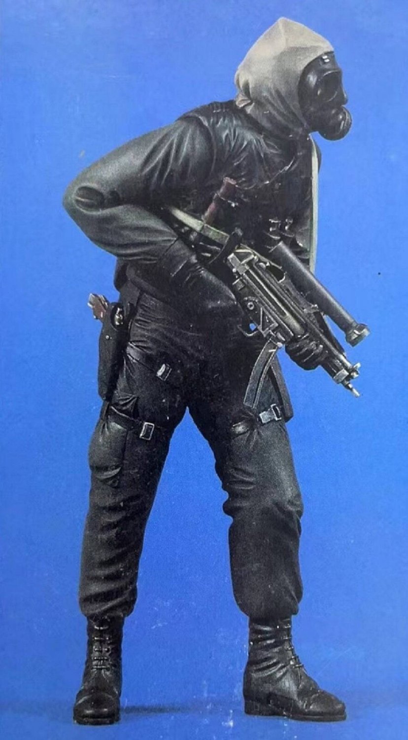1/16 Resin Figure Model Kit SAS Special Forces Soldier Gas Mask Stalker Unpainte