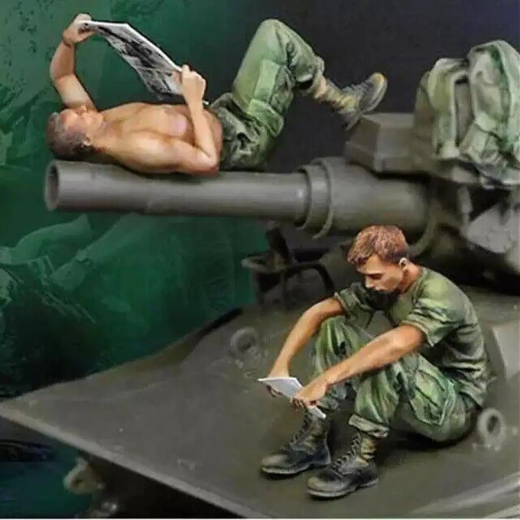1/35 2pcs Resin Model Kit Vietnam War US Army Soldiers in Rest Unpainted