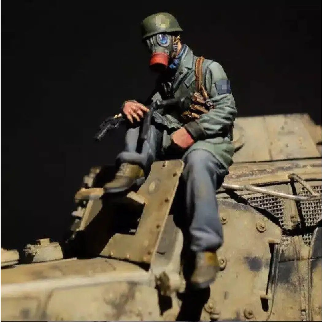 1/35 Resin Model Kit German Soldier in Gas Mask WW2 Unpainted