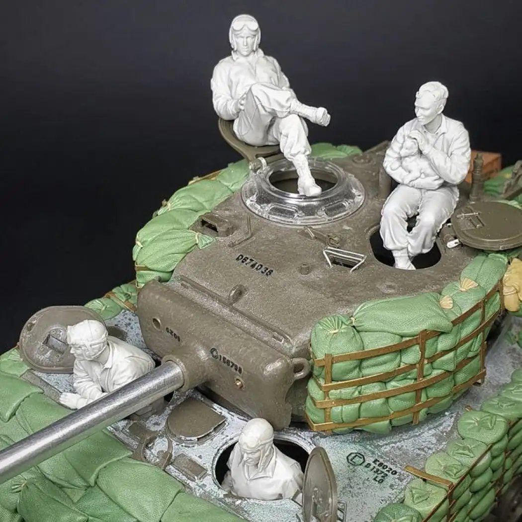1/35 4pcs Resin Model Kit US Soldiers Sherman Tank Crew WW2 no tank Unpainted