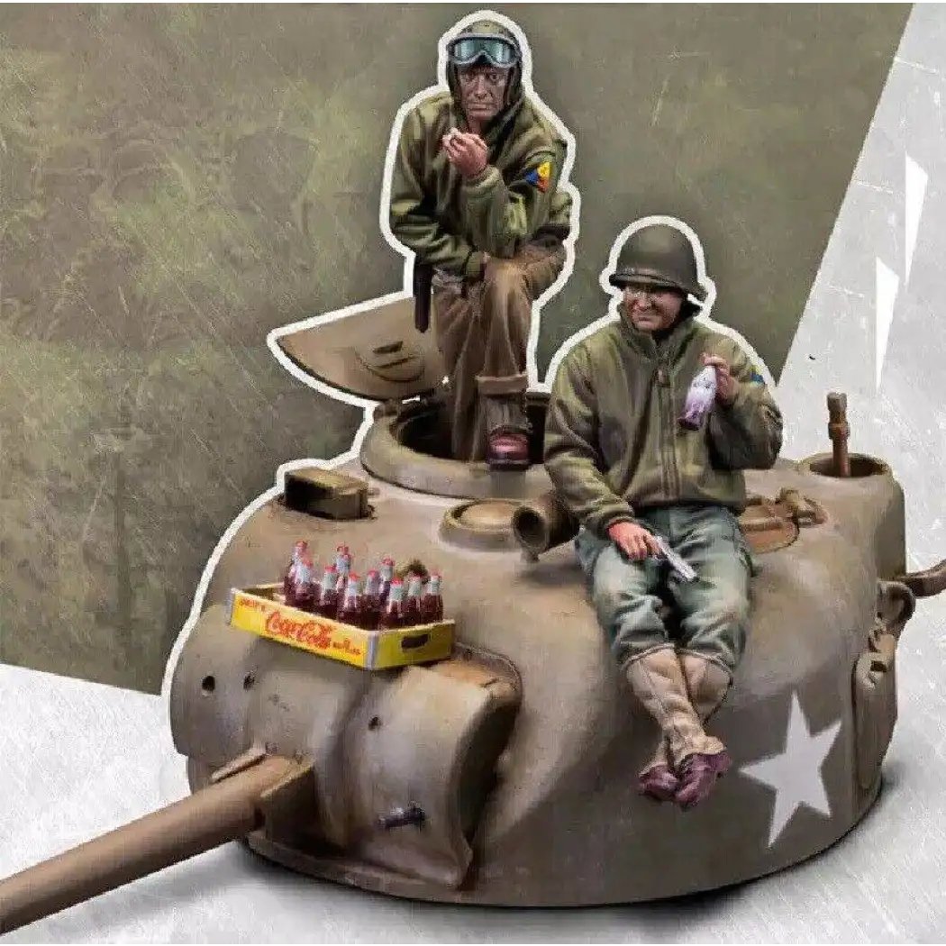1/35 2pcs Resin Model Kit US Soldiers Tank Crew + tank & cola WW2 Unpainted