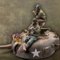 1/35 2pcs Resin Model Kit US Soldiers Tank Crew + tank & cola WW2 Unpainted
