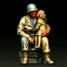 1/16 Resin Model Kit US Army Soldier and Girl Daughter WW2 Unpainted