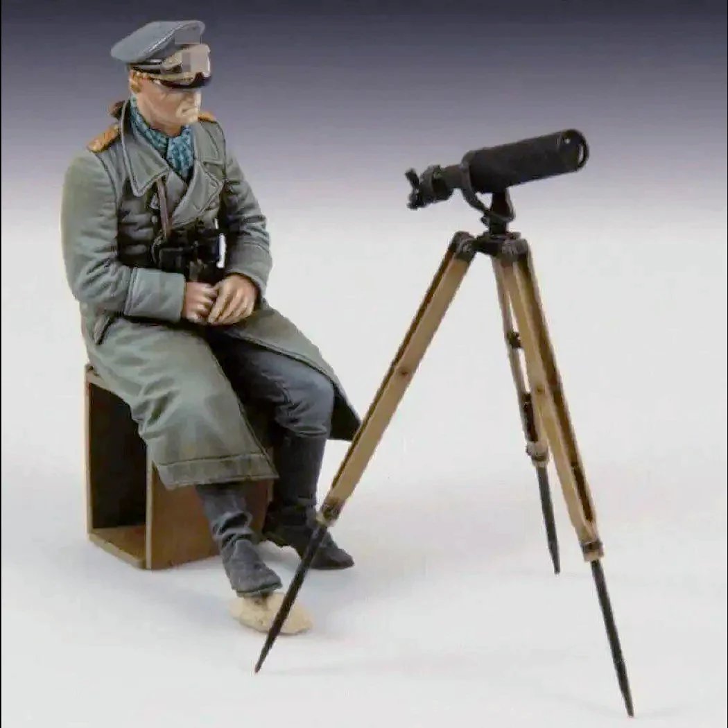 1/35 Resin Model Kit German Officer General and Telescope WW2 Unpainted
