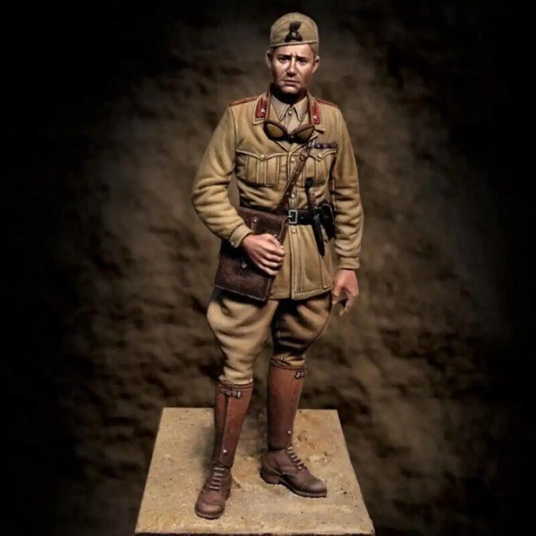 1/35 Resin Model Kit Italian Officer Soldier Africa WW2 Unpainted