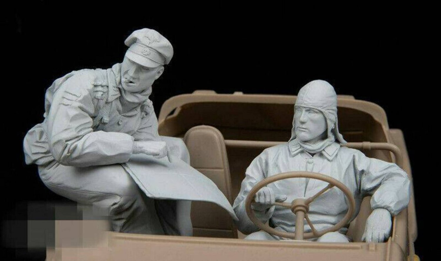 1/16 2pcs Resin Model Kit German Soldiers Drivers (no car) WW2 Unpainted