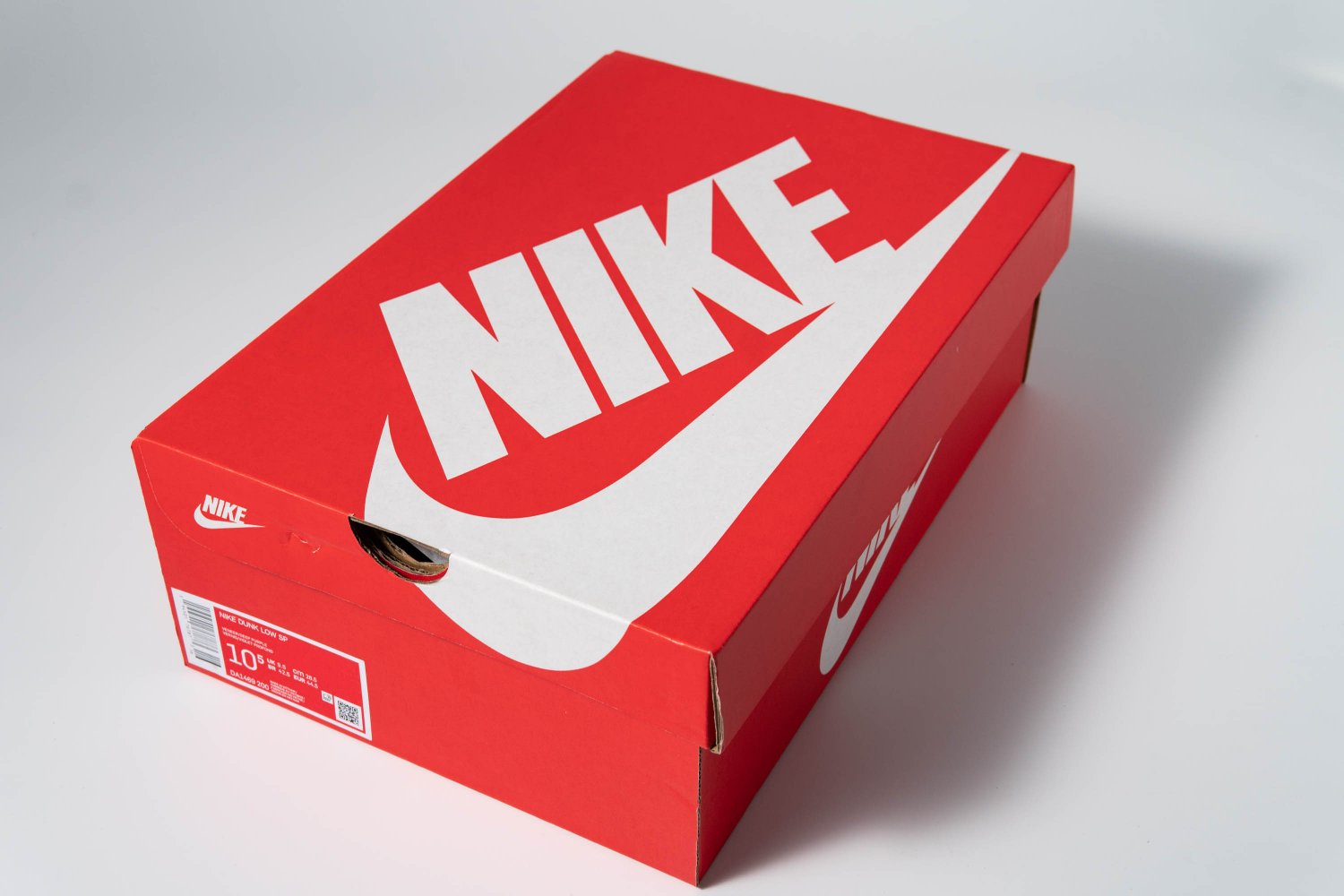 dunk low veneer stores