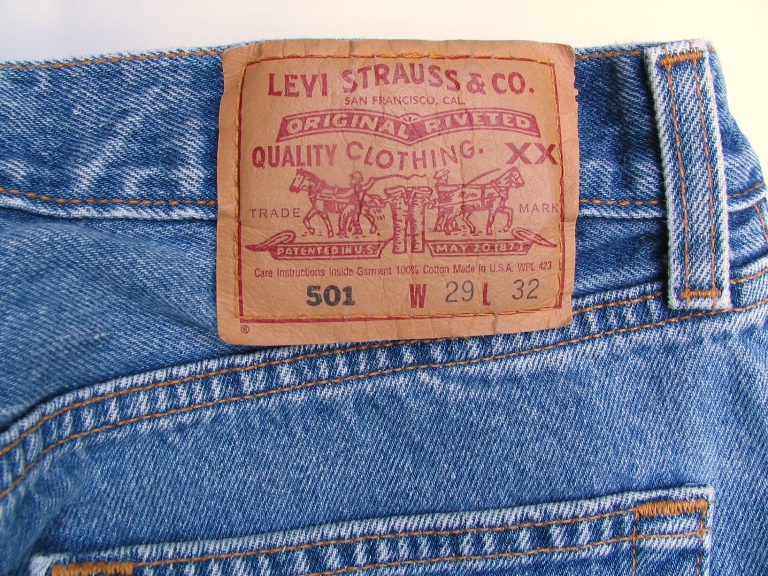 levis 501 red tab