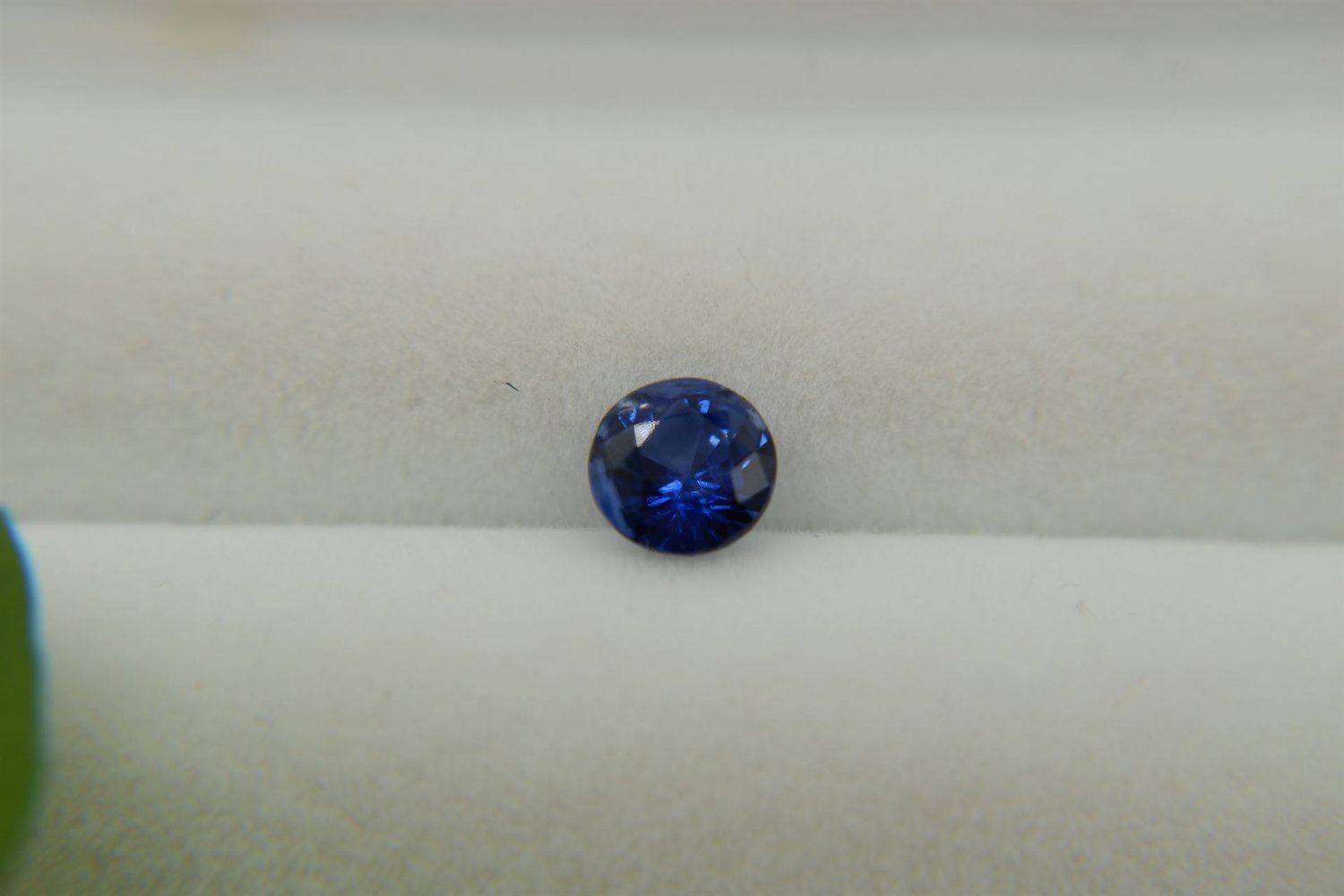 0.80 ct  Cornflower Blue Sapphire, dsigner cut premium handcrafted designer cut, brilliance oval cut