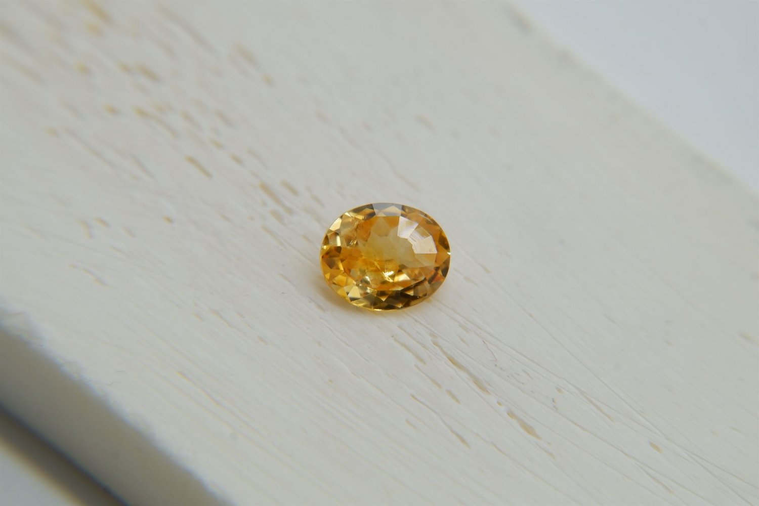 0.90 ct  Vivid Orange-Yellow Sapphire premium handcrafted designer cut, brilliance oval cut Sri Lank