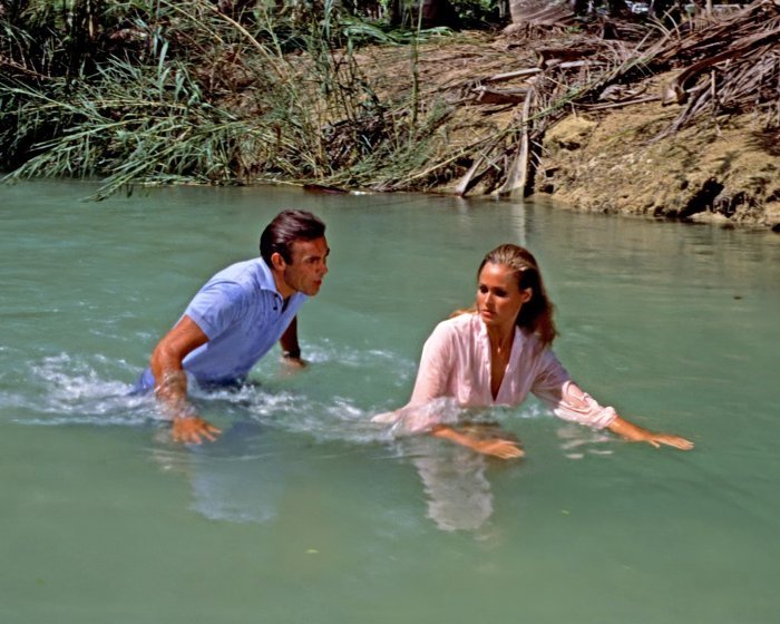 Sean Connery Ursula Andress 8X10 Photo Zgs 20
