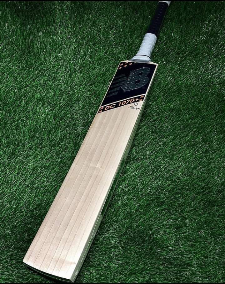English Willow Cricket Bat Grade 1 BIG EDGES 4045 mm ready to play