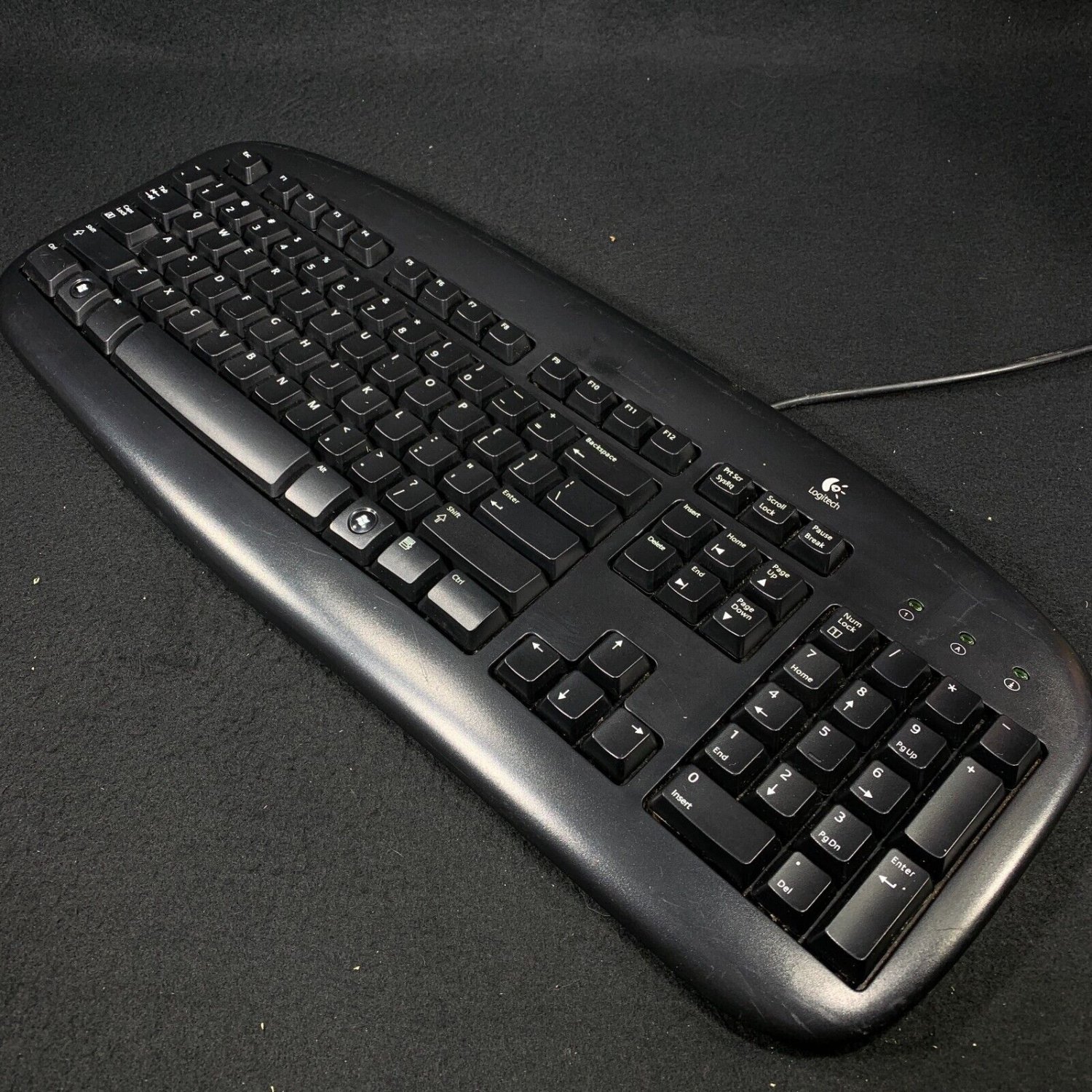 Logitech Wired PS/2 Keyboard Y-SU61 Black Cleaned Tested Working