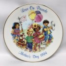 Avon Collectibles Mothers Day 1994 Plate Love On Parade 22 K Gold Trim Vintage