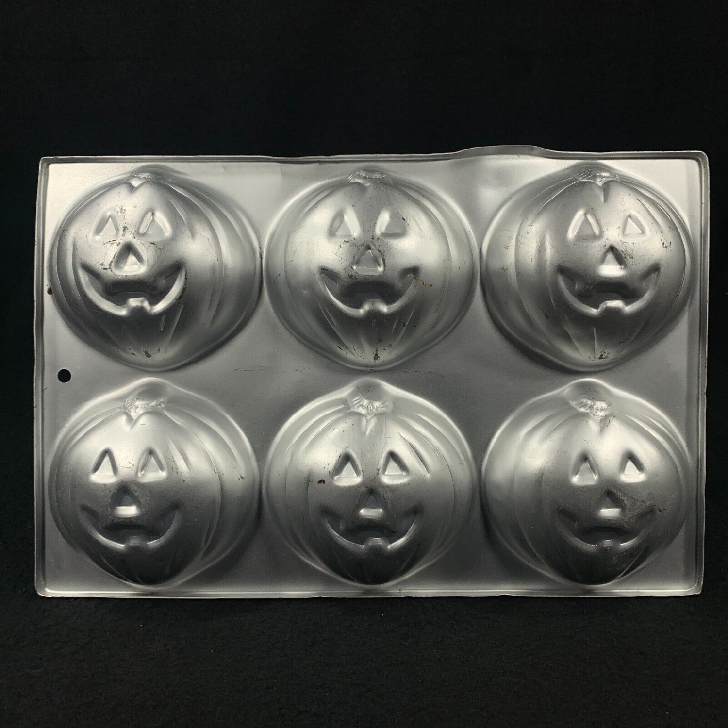 1983 Wilton Mini Pumpkin Cake Pan Halloween Jack-o-lantern 508-1040