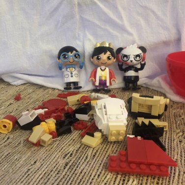 Ryan&acirc;��s World 3 Figures and block set Action Figures Preowned
