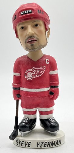 Detroit Red Wings Steve Yzerman Hand Painted Bobble Head Captain 8&acirc;��