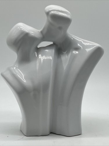 Vintage 80s Lindsey BALKWEILL Style WHITE Ceramic KISSING Couple STATUE Post MOD