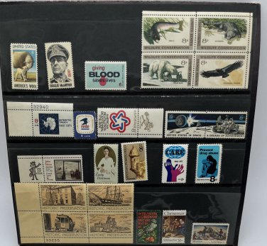1971 COMPLETE YEAR SET OF MINT VINTAGE U.S. POSTAGE STAMPS