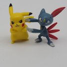 Pokémon Sneasle Shiny and Pikachu Battle Figure *AS-PICTURED*
