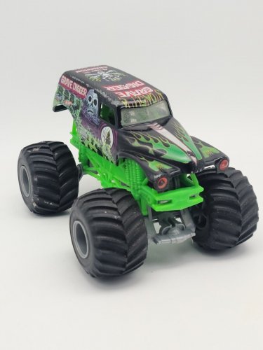 Monster Jam Large 7" Long GRAVE DIGGER Monster Truck Hot Wheels Diecast Plastic