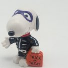 Vintage Peanuts Snoopy Halloween Trick or Treat Skeleton Costume PVC Figure RARE