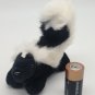 Folkmanis Skunk Plush Finger Puppet 6&acirc;�� Mini Puppet Forest Animal Pretend Play