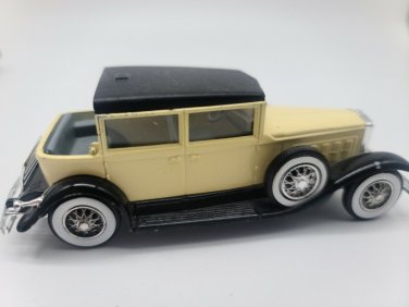 Solido 1/43 Scale Metal Model - SO239 CADILLAC 85 WHITE
