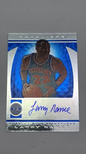 2012-13 Totally Certified Totally Blue Larry Nance Autograph NM/MT