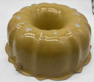 Mustard Yellow Bundt Style Fluted Tube Pan Aluminum Vintage