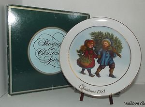 Avon 1981 Christmas Memories Sharing the Christmas Gift Collector Plate