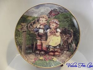 M.I. Hummel The Banbury Mint  Little Companions Collection - Country Crossroads