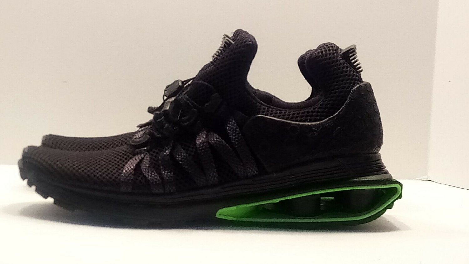 Nike Shox Gravity Luxe Black Green Strike AR1470-003 Men's SZ 6
