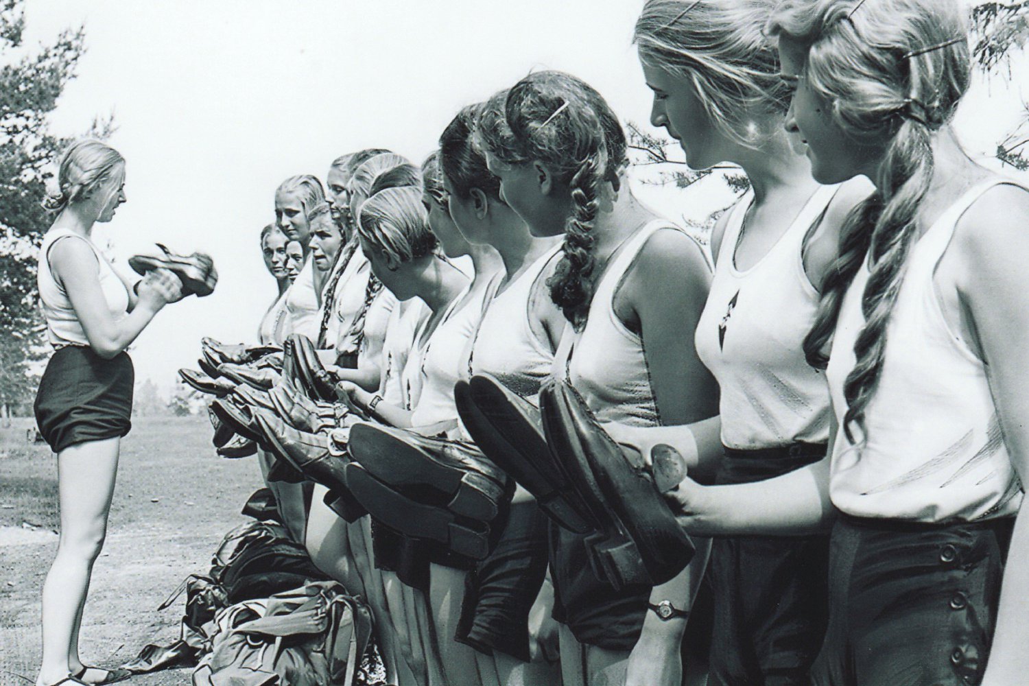 German WW2 photo  - Deutscher M&Atilde;&curren;del League Bdm Girls
