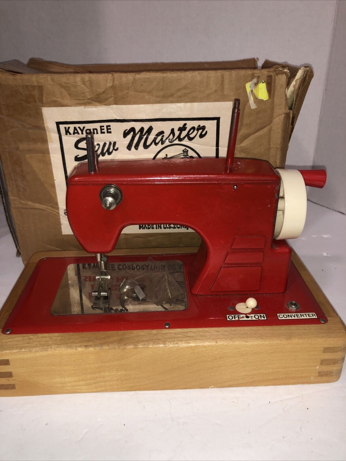 Kayanee Sew Master sewing machine Works On & Off Has Battery Contact