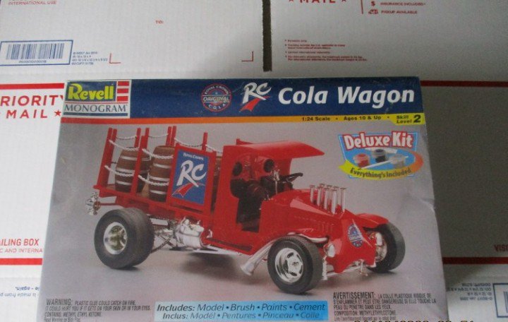 Revell/Monogram RC Cola Wagon Deluxe Kit 1/24 scale