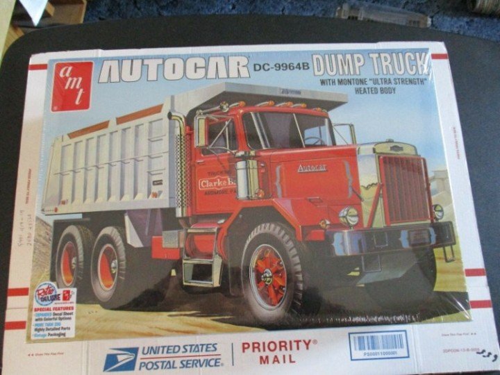 AMT AUTOCAR DC-9964B Dump Truck 1/25 Scale CHECK WITH ME BEFORE YOU BUY ANYTHING