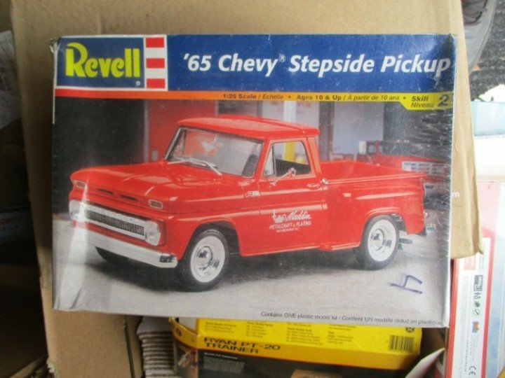 Revell 1965 Chevy Stepside Pickup 1/25 scale CHECK WITH ME BEFORE YOU ...