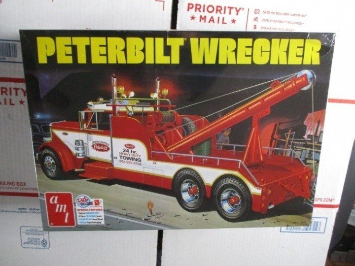 AMT Peterbilt Wrecker 1/25 scale