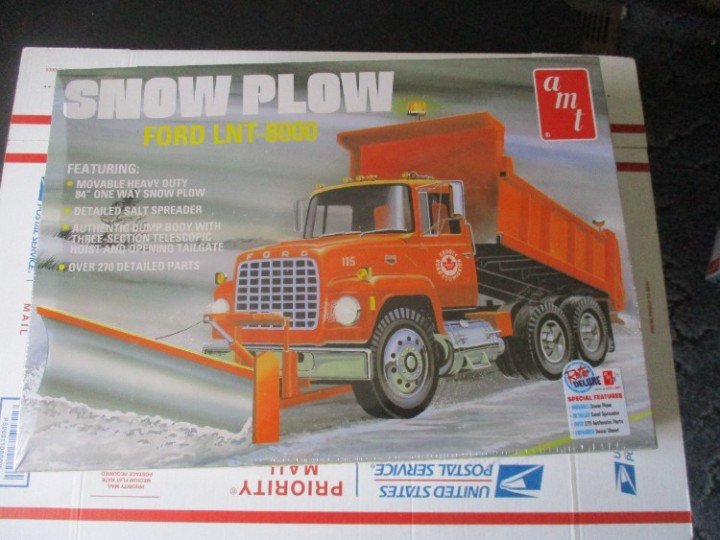 AMT Ford LNT-8000 Snow Plow Truck 1/25 Scale