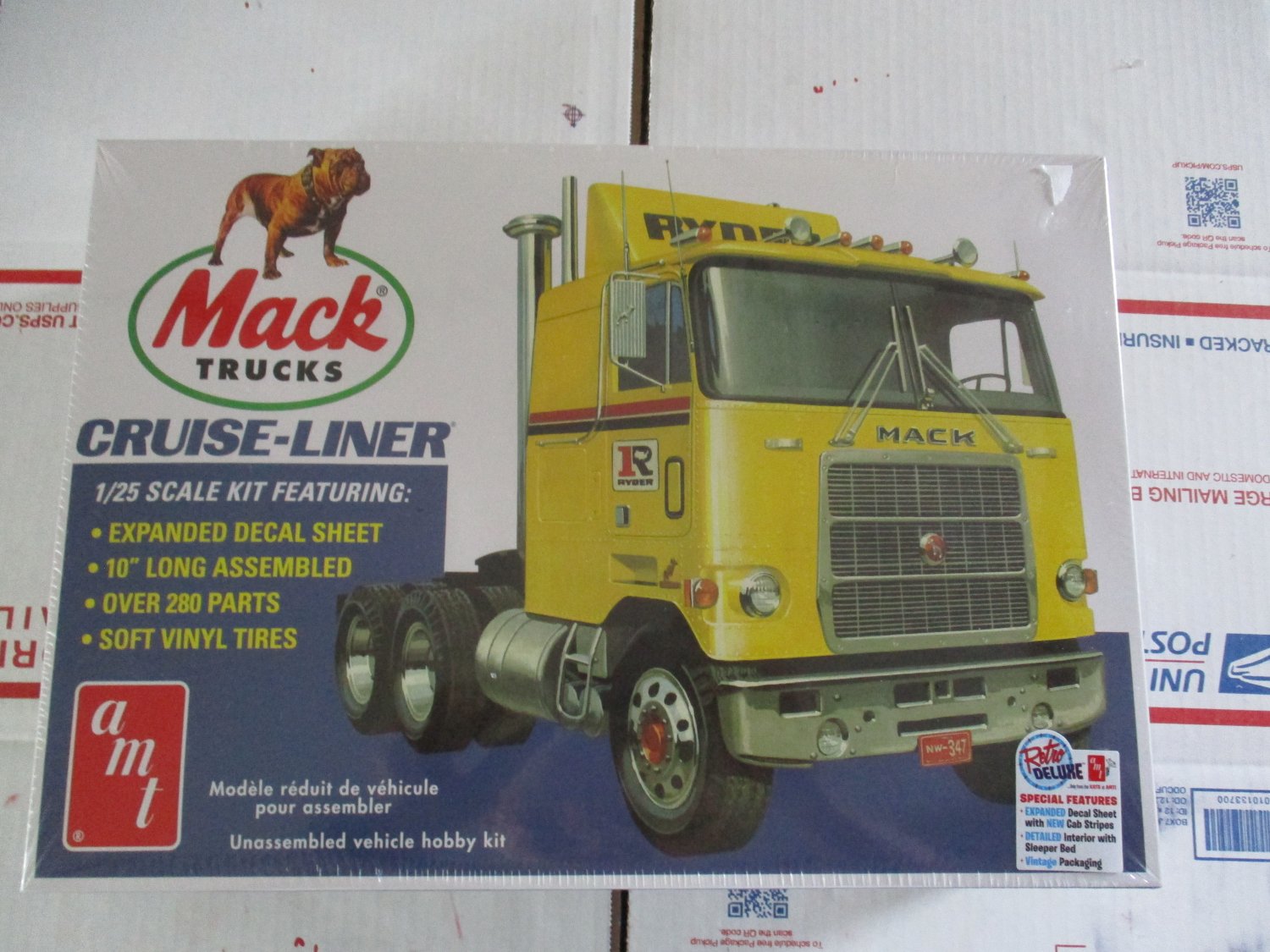 AMT MACK CRUISE-LINER SEMI TRACTOR 1/25 SCALE