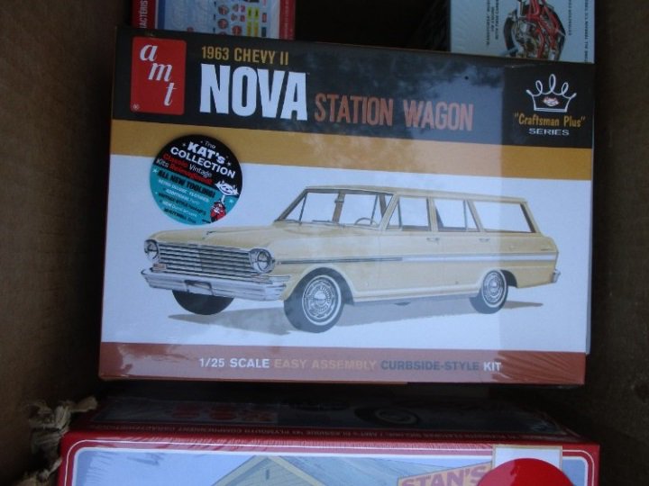 AMT 1963 CHEVY II NOVA STATION WAGON 1/25 SCALE