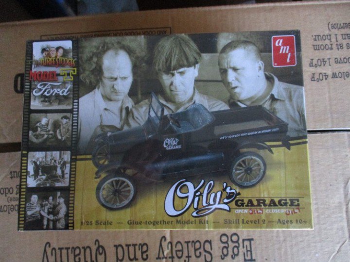 AMT THREE STOOGES'S MODEL "T" FORD 1/25 SCALE