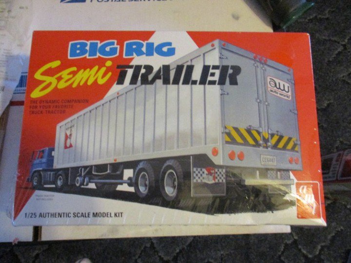 AMT BIG RIG SEMI TRAILER 1/25 SCALE make this one long or short