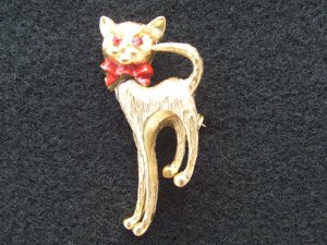 Ruby Eye Cat ANIMAL PIN BROOCH fr Japan  MINT